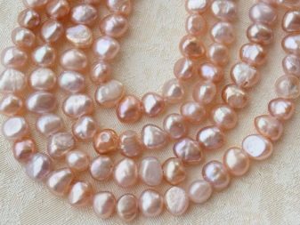 Рожевий перли: скільки коштує і з чим носити? Особливості каменю і його магічні властивості