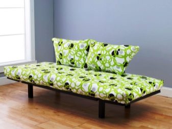 Розкладні дивани без підлокітників: моделі шириною 120, 130 і 140 см, маленькі 100 і 110 см, переваги і недоліки