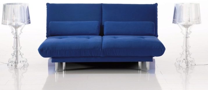 Розкладні дивани без підлокітників: моделі шириною 120, 130 і 140 см, маленькі 100 і 110 см, переваги і недоліки