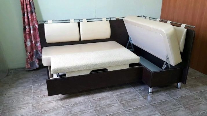 Розкладні дивани на кухню (60 фото): маленькі кухонні диванчики зі спальним місцем, розсувні французькі дивани-розкладачки і інші види