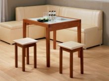 Розкладні дивани на кухню (60 фото): маленькі кухонні диванчики зі спальним місцем, розсувні французькі дивани-розкладачки і інші види