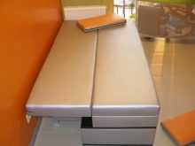 Розкладні дивани на кухню (60 фото): маленькі кухонні диванчики зі спальним місцем, розсувні французькі дивани-розкладачки і інші види