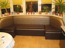 Розкладні дивани на кухню (60 фото): маленькі кухонні диванчики зі спальним місцем, розсувні французькі дивани-розкладачки і інші види