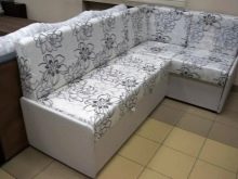 Розкладні дивани на кухню (60 фото): маленькі кухонні диванчики зі спальним місцем, розсувні французькі дивани-розкладачки і інші види