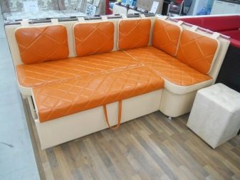 Розкладні дивани на кухню (60 фото): маленькі кухонні диванчики зі спальним місцем, розсувні французькі дивани-розкладачки і інші види