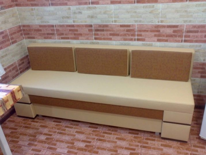 Розкладні дивани на кухню (60 фото): маленькі кухонні диванчики зі спальним місцем, розсувні французькі дивани-розкладачки і інші види