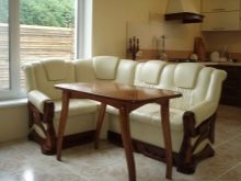 Розкладні дивани на кухню (60 фото): маленькі кухонні диванчики зі спальним місцем, розсувні французькі дивани-розкладачки і інші види