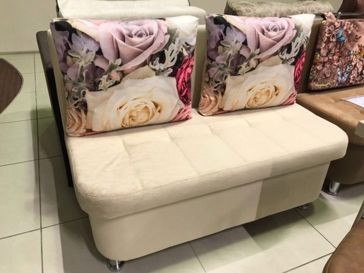 Розкладні дивани на кухню (60 фото): маленькі кухонні диванчики зі спальним місцем, розсувні французькі дивани-розкладачки і інші види