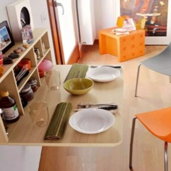 Розкладні столи для маленької кухні (47 фото): кухонні столи-трансформери, складні та розсувні обідні моделі 50х50 і 60х60 см, 60х80 см і інших розмірів