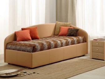 Розкладна тахта (35 фото): вибираємо розсувну в довжину ліжко-тахту, трансформер, складну, кутову і без підлокітників модель