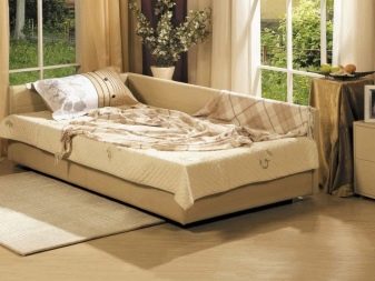 Розкладна тахта (35 фото): вибираємо розсувну в довжину ліжко-тахту, трансформер, складну, кутову і без підлокітників модель