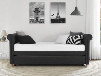 Розкладна тахта (35 фото): вибираємо розсувну в довжину ліжко-тахту, трансформер, складну, кутову і без підлокітників модель