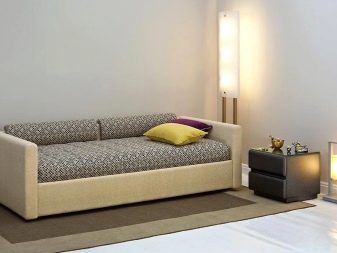 Розкладна тахта (35 фото): вибираємо розсувну в довжину ліжко-тахту, трансформер, складну, кутову і без підлокітників модель