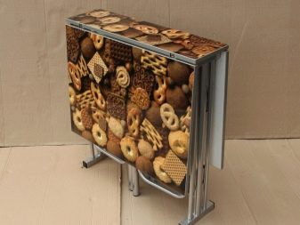 Розкладний обідній стіл-книжка для вітальні: як вибрати вузький стіл-трансформер для залу круглої і квадратної форми?