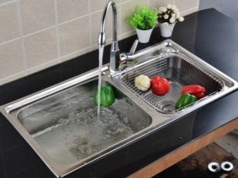Розміри мийок для кухні (28 фото): стандартні розміри кухонних мийок зі штучного каменю та металевих мийок, правила підбору параметрів