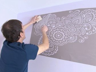 Розпис вітальні: вибір техніки і тематики малюнків для розпису стін у залі
