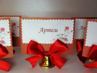 Розсадочні картки на весілля: як зробити весільні картки для розсадження гостей і підписати їх своїми руками?