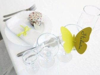 Розсадочні картки на весілля: як зробити весільні картки для розсадження гостей і підписати їх своїми руками?