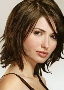 Рвані стрижки з чубчиком (66 фото): особливості стрижок на короткі, на середні і довгі волосся, градуйовані стрижки, тонкощі укладання