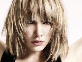 Рвані стрижки з чубчиком (66 фото): особливості стрижок на короткі, на середні і довгі волосся, градуйовані стрижки, тонкощі укладання