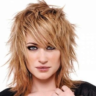 Рвані стрижки з чубчиком (66 фото): особливості стрижок на короткі, на середні і довгі волосся, градуйовані стрижки, тонкощі укладання