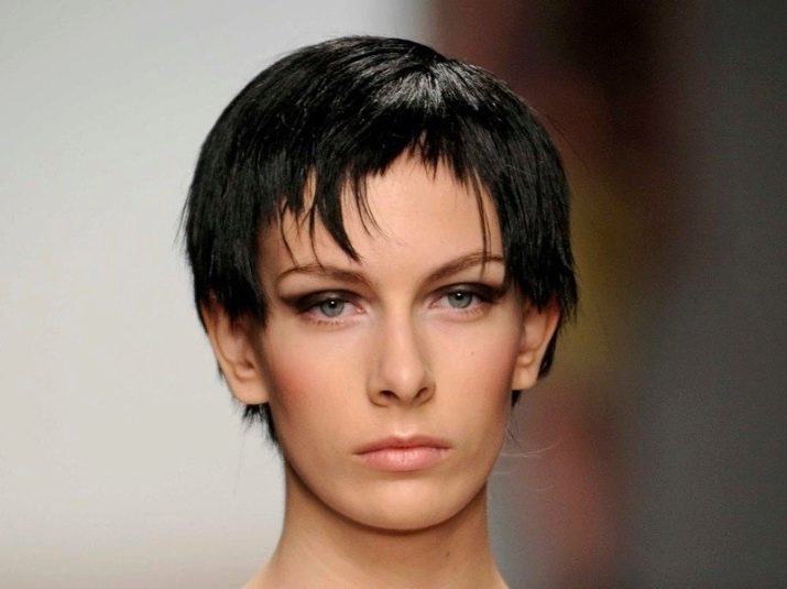 Рвані стрижки з чубчиком (66 фото): особливості стрижок на короткі, на середні і довгі волосся, градуйовані стрижки, тонкощі укладання