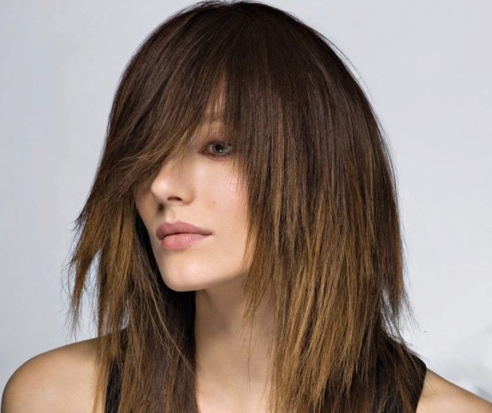 Рвані стрижки з чубчиком (66 фото): особливості стрижок на короткі, на середні і довгі волосся, градуйовані стрижки, тонкощі укладання