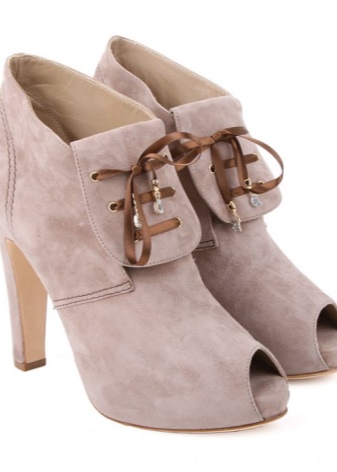 Сірі ботильйони (43 фото): з чим носити замшеві і шкіряні моделі на підборах і на танкетці