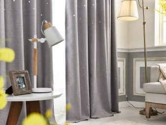 Сірі штори в інтер’єрі вітальні (60 фото): біло-сріблясті штори в залі, сіро-зелені, сіро-блакитні, сіро-бежеві комбінації в шторах