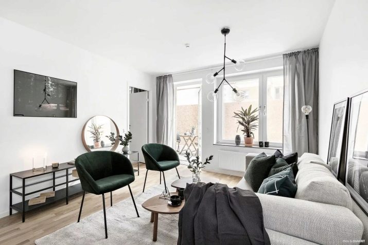 Сірі штори в інтер’єрі вітальні (60 фото): біло-сріблясті штори в залі, сіро-зелені, сіро-блакитні, сіро-бежеві комбінації в шторах