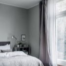 Сірі штори в спальні (63 фото): інтер’єр з синьо-сірими і світло-сірими фіранками, дизайн з темно-сірими і сіро-коричневими шторами, інші варіанти