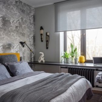 Сірі штори в спальні (63 фото): інтер’єр з синьо-сірими і світло-сірими фіранками, дизайн з темно-сірими і сіро-коричневими шторами, інші варіанти