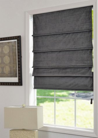 Сірі штори в спальні (63 фото): інтер’єр з синьо-сірими і світло-сірими фіранками, дизайн з темно-сірими і сіро-коричневими шторами, інші варіанти