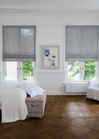 Сірі штори в спальні (63 фото): інтер’єр з синьо-сірими і світло-сірими фіранками, дизайн з темно-сірими і сіро-коричневими шторами, інші варіанти