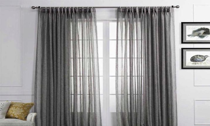 Сірі штори в спальні (63 фото): інтер’єр з синьо-сірими і світло-сірими фіранками, дизайн з темно-сірими і сіро-коричневими шторами, інші варіанти