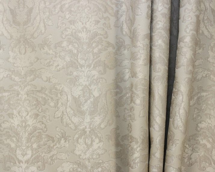 Сірі штори в спальні (63 фото): інтер’єр з синьо-сірими і світло-сірими фіранками, дизайн з темно-сірими і сіро-коричневими шторами, інші варіанти