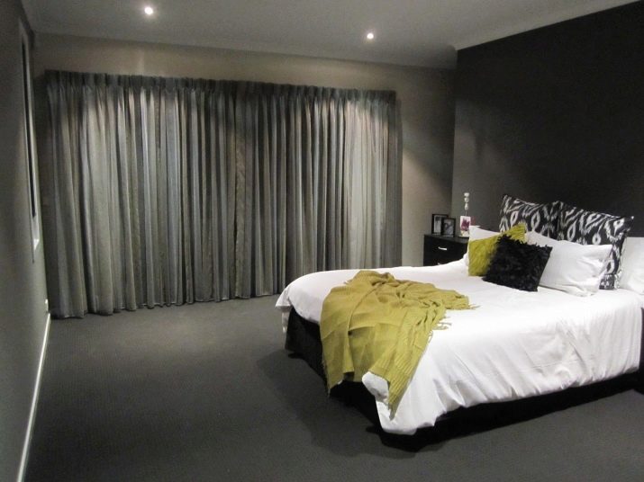 Сірі штори в спальні (63 фото): інтер’єр з синьо-сірими і світло-сірими фіранками, дизайн з темно-сірими і сіро-коричневими шторами, інші варіанти