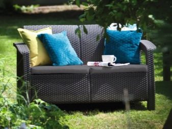Садові дивани: вуличні дерев’яні та плетені для дачі. Кутова радіусна меблі для вулиці і інші моделі. Розміри