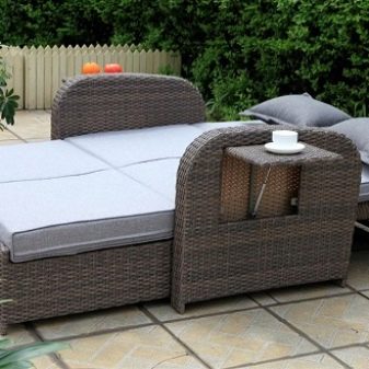 Садові дивани: вуличні дерев’яні та плетені для дачі. Кутова радіусна меблі для вулиці і інші моделі. Розміри