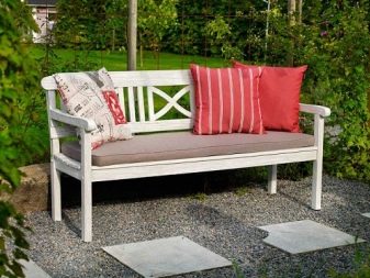 Садові дивани: вуличні дерев’яні та плетені для дачі. Кутова радіусна меблі для вулиці і інші моделі. Розміри