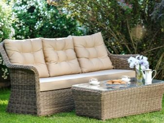 Садові дивани: вуличні дерев’яні та плетені для дачі. Кутова радіусна меблі для вулиці і інші моделі. Розміри