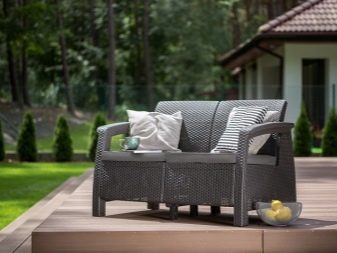 Садові дивани: вуличні дерев’яні та плетені для дачі. Кутова радіусна меблі для вулиці і інші моделі. Розміри