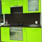 Салатові кухні (74 фото): особливості кухонного гарнітура салатового кольору в інтер’єрі кухні, варіанти дизайну шпалер в салатових тонах