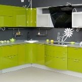Салатові кухні (74 фото): особливості кухонного гарнітура салатового кольору в інтер’єрі кухні, варіанти дизайну шпалер в салатових тонах