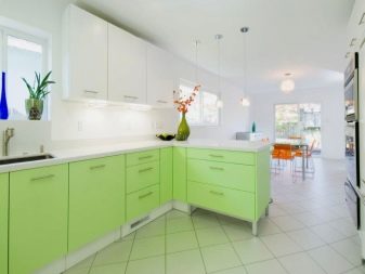 Салатові кухні (74 фото): особливості кухонного гарнітура салатового кольору в інтер’єрі кухні, варіанти дизайну шпалер в салатових тонах