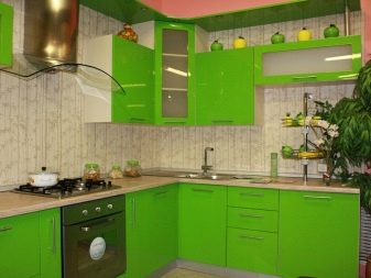 Салатові кухні (74 фото): особливості кухонного гарнітура салатового кольору в інтер’єрі кухні, варіанти дизайну шпалер в салатових тонах