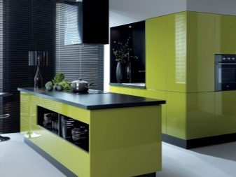 Салатові кухні (74 фото): особливості кухонного гарнітура салатового кольору в інтер’єрі кухні, варіанти дизайну шпалер в салатових тонах
