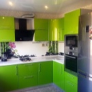 Салатові кухні (74 фото): особливості кухонного гарнітура салатового кольору в інтер’єрі кухні, варіанти дизайну шпалер в салатових тонах