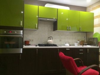 Салатові кухні (74 фото): особливості кухонного гарнітура салатового кольору в інтер’єрі кухні, варіанти дизайну шпалер в салатових тонах