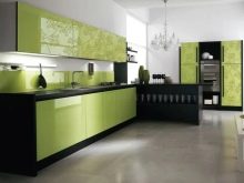 Салатові кухні (74 фото): особливості кухонного гарнітура салатового кольору в інтер’єрі кухні, варіанти дизайну шпалер в салатових тонах